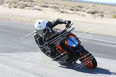 media/Dec-01-2025-Moto Forza (Mon) [[2daa91e15f]]/3-Beginner Group/Session 3 (Turn 16 Inside)/